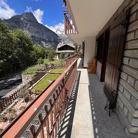 Casa Albertina With A View Vakantiehuis Courmayeur